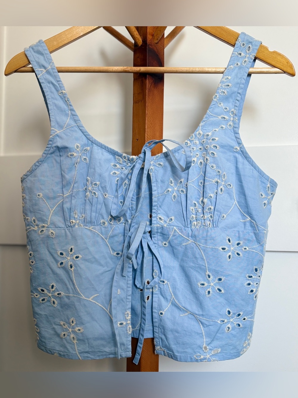 Sim & Sam Light Blue Floral Eyelet Tie Front Camisole Tank Top — Size Medium